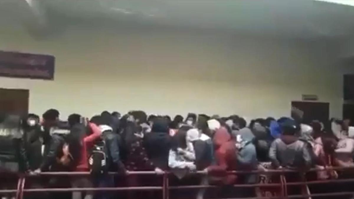Казахстанцы пересылают друг другу видео давки