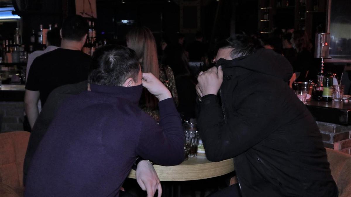 Почти 300 человек застали после полуночи в одном из баров Нур-Султана (фото