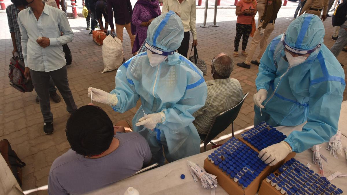 Число заболевших коронавирусом казахстанцев достигло 300 тысяч