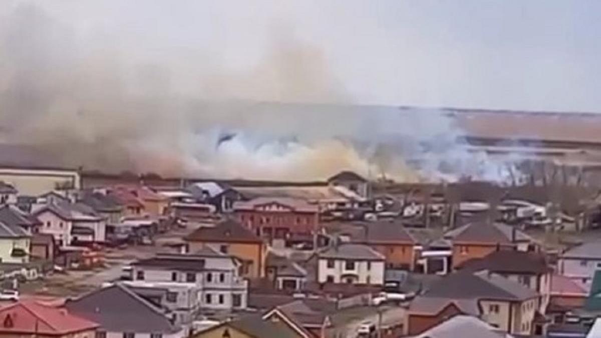 Дым над окраиной Нур-Султана: загорелся сухостой (видео)