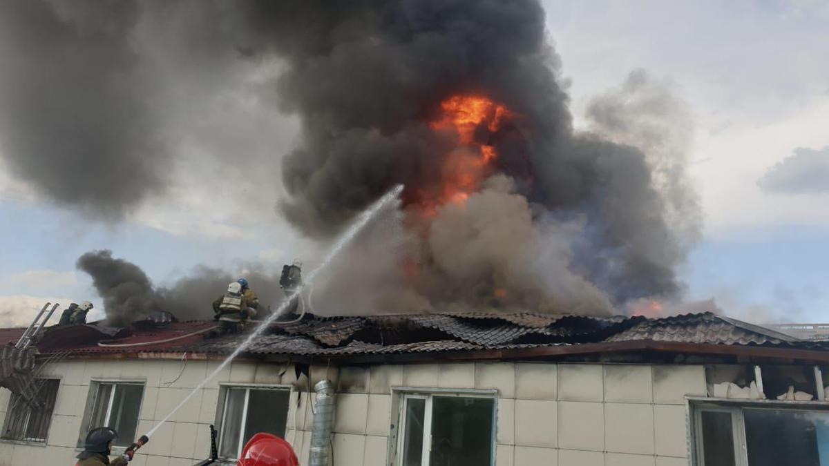 Офисные помещения загорелись в Нур-Султане (фото
