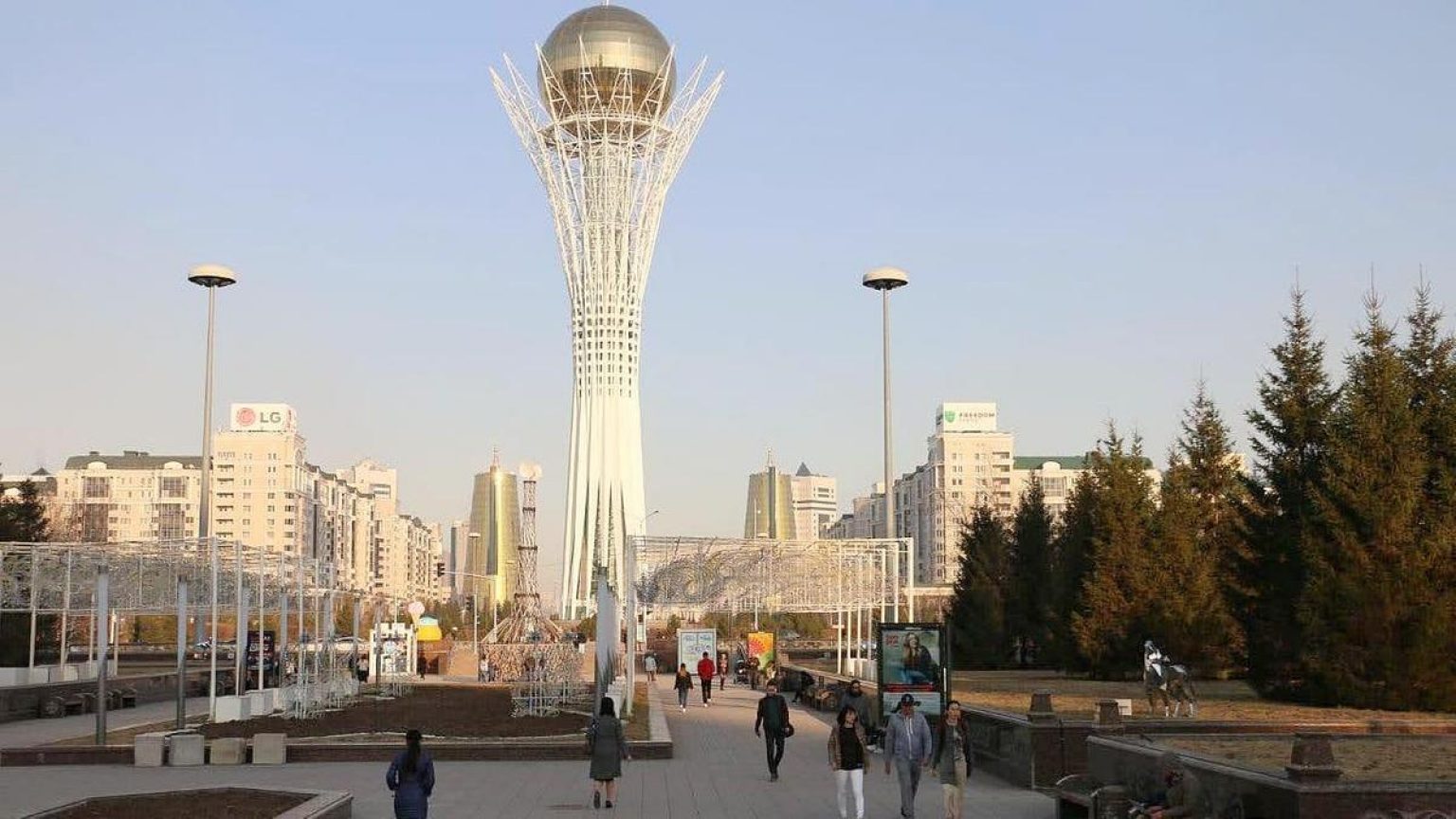 Нурсултан астана казахстан. Актау и астана казахстан. Бывший город столицы казахстана. Монумеент «астана-байтерек. Монумент астана-байтерек казахстан.
