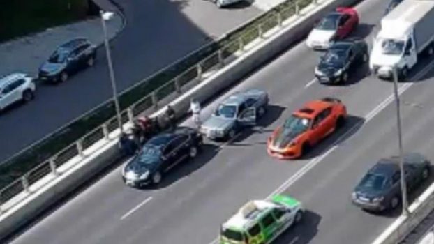 Массовую драку устроили прямо на проезжей части в Нур-Султане (видео)