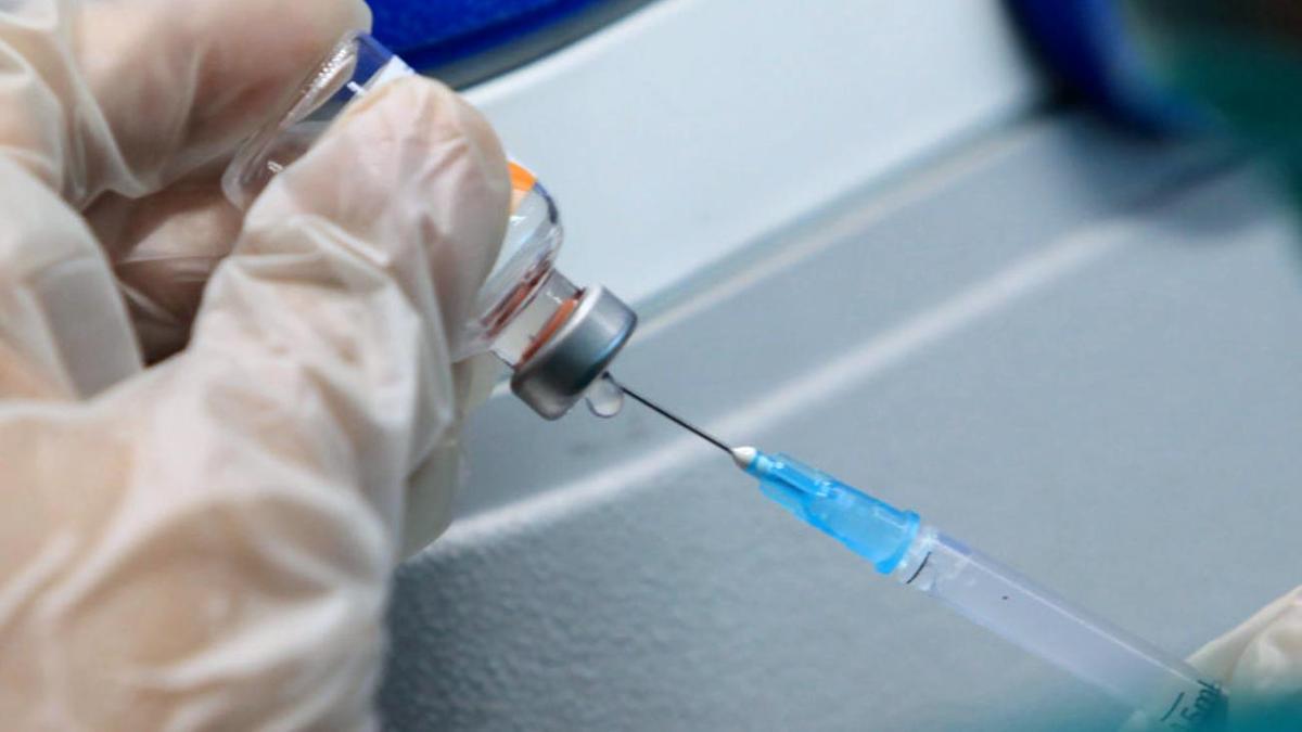 Первый компонент двух вакцин от COVID-19 закончился в Нур-Султане и Алматы
