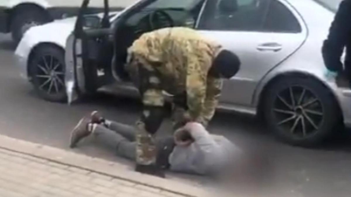 Спецоперацию с задержанием сняли на видео водители в Нур-Султане