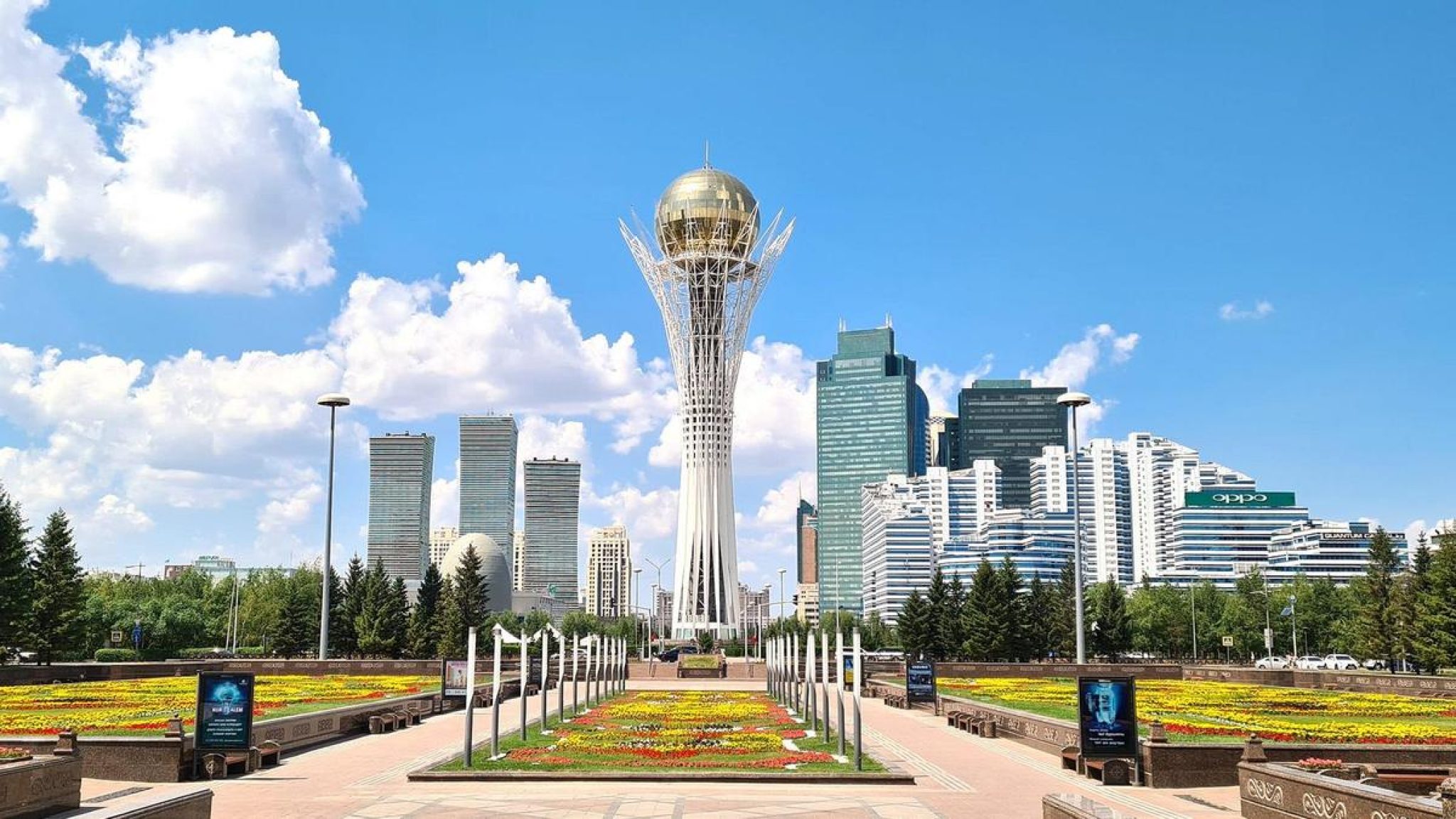 Сколько людей в астане. Монумент Астана-Байтерек Казахстан. Столица Казахстана Нурсултан 2020. Столица Казахстана 2022.