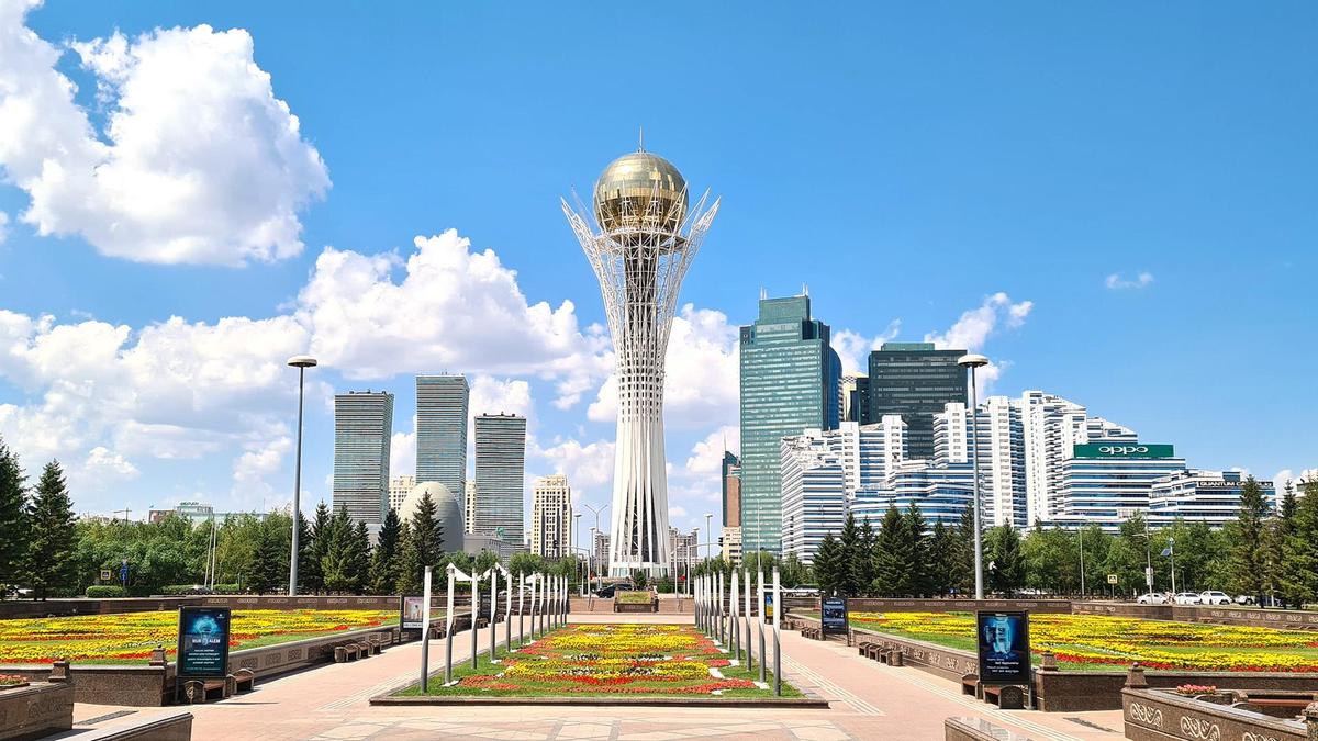 N UR. KT: Поддерживаете ли Вы возвращение Астаны в столицу Казахстана