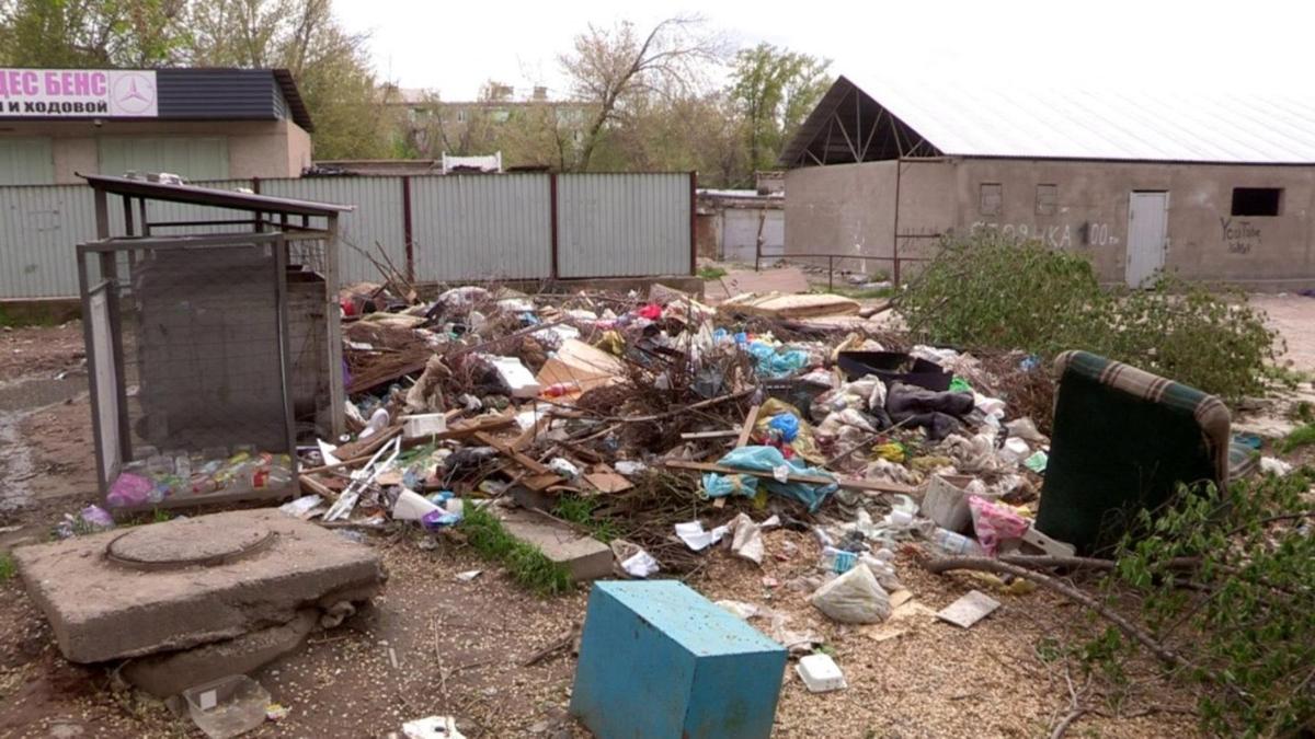 Глава Туркестанского региона обвинил чиновников в сбрасывании мусора