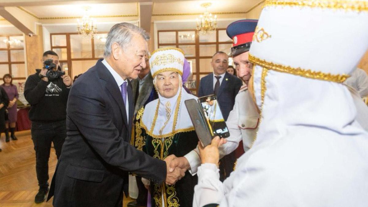 Представители Этнокультурной ассоциации в регионе Восточного Казахстана выразили свои поздравления с Днем Республики.