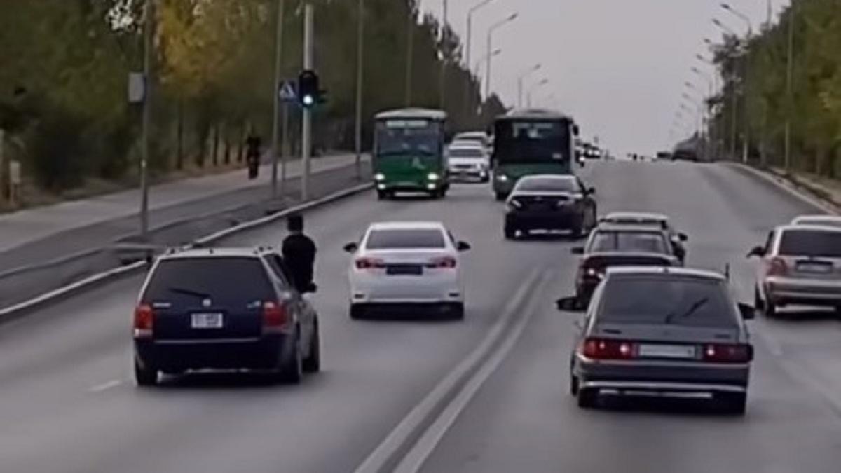 Водители в Алмати соревновались в дороге