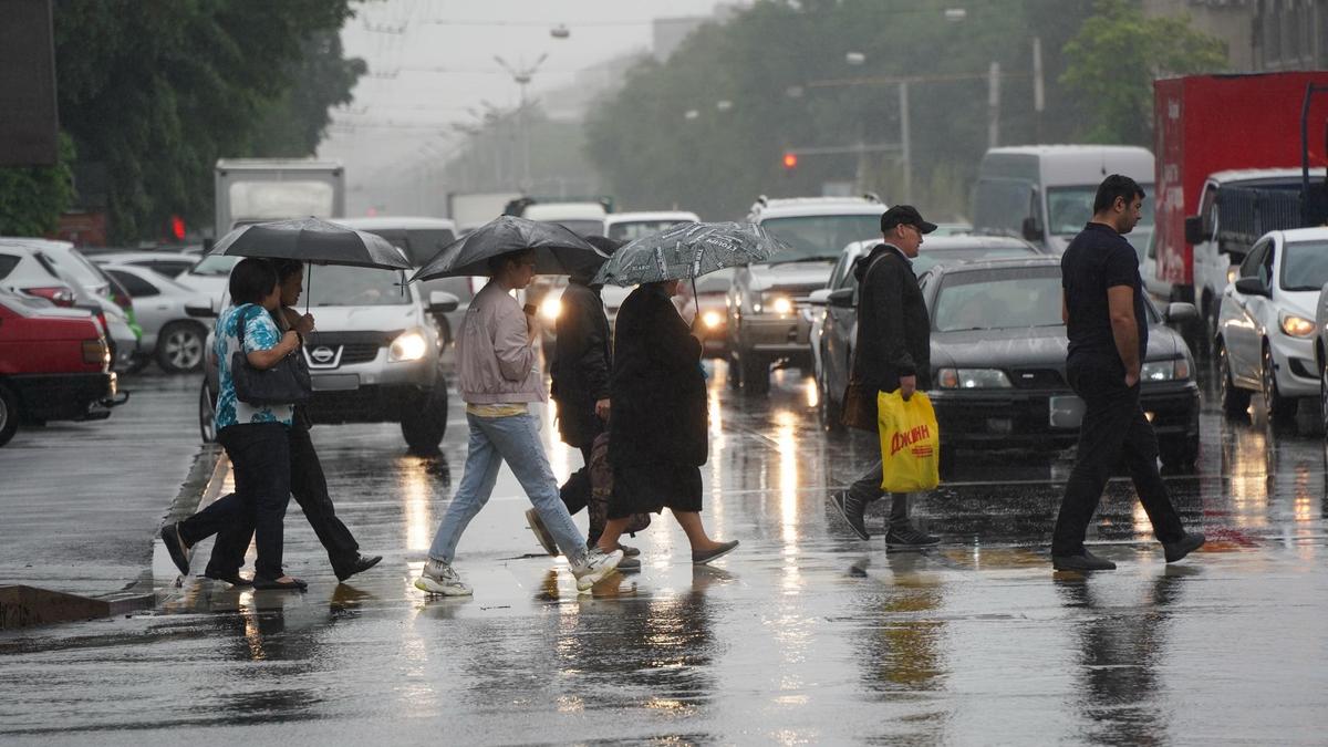 В Казахстане объявлено штормовое предупреждение в связи с дождями