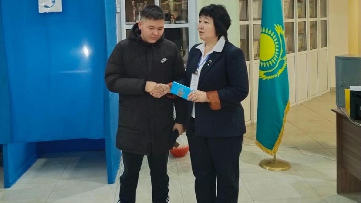 Молодые люди в регионе Восточного Казахстана поддерживают идею голосования.