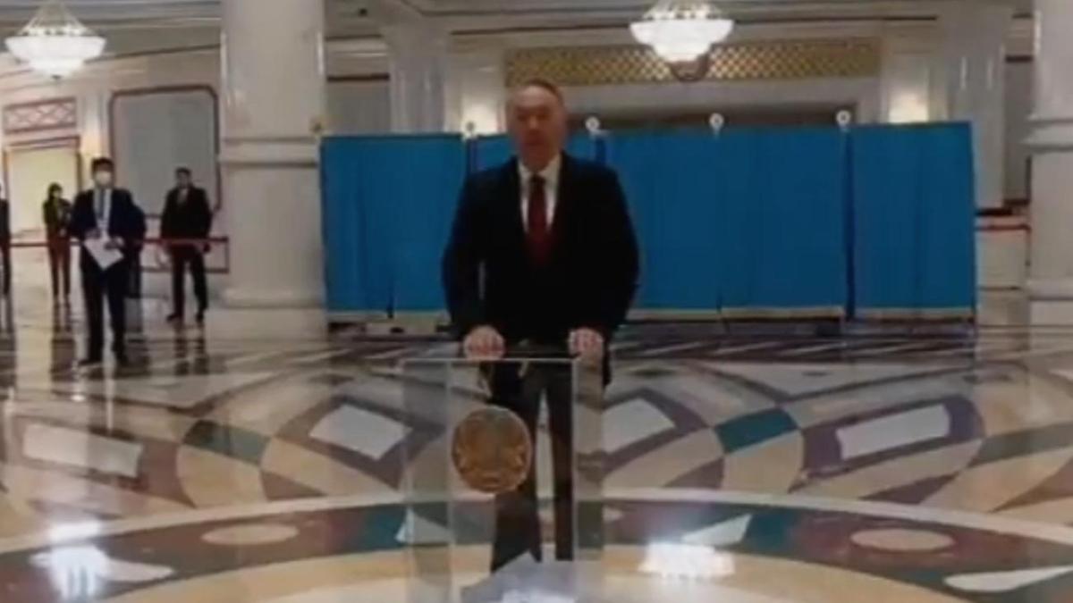 Избранный кандидат в президенты Нурсултан Назарбаев объявил о выдвижении своей кандидатуры.