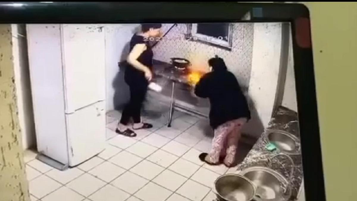 В Алматы женщина облила соседа кипятком.
