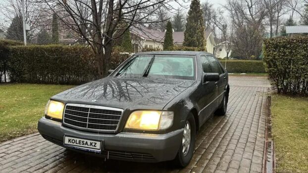 На фотографии автомобиль
