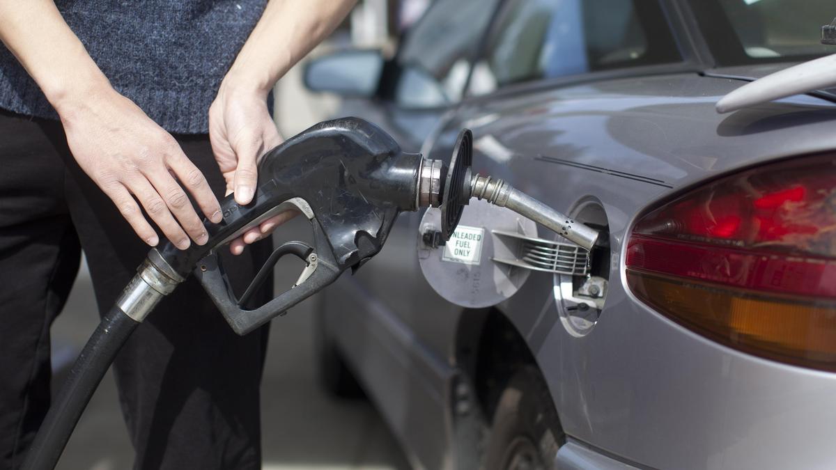 Две автозаправочные станции обвинили в создании искусственного дефицита топлива