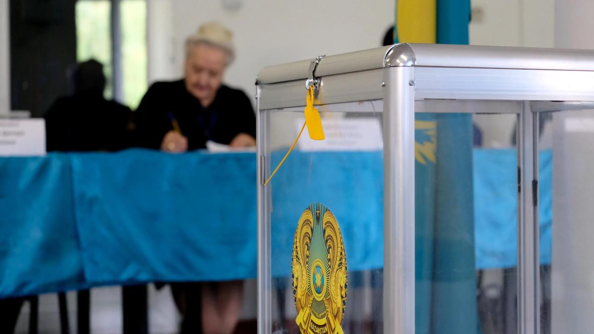 Они ожидают сильной явки на президентские выборы в Казахстане.