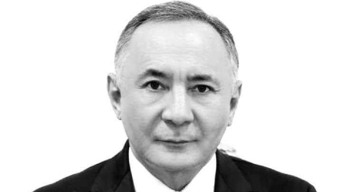 Известный эксперт по общественному здравоохранению по имени Кайрат Беркинбаев скончался в Москве.