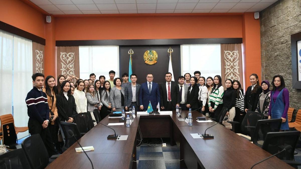 Марат Султангазиев прочитал лекцию в школе молодых чиновников на базе СДУ