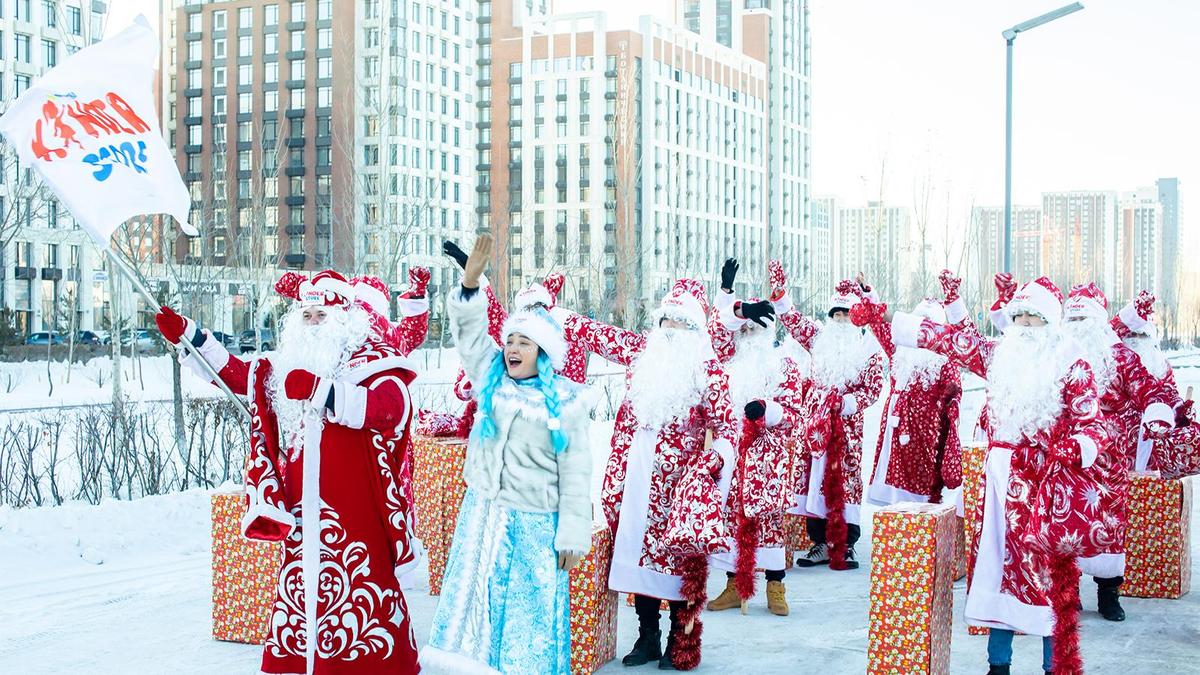 « Банда Дедов Морозов» выставлена ​​в Астане