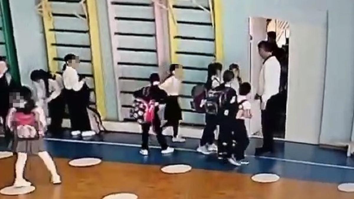 Учителя физкультуры в Астане уволили после скандального видео