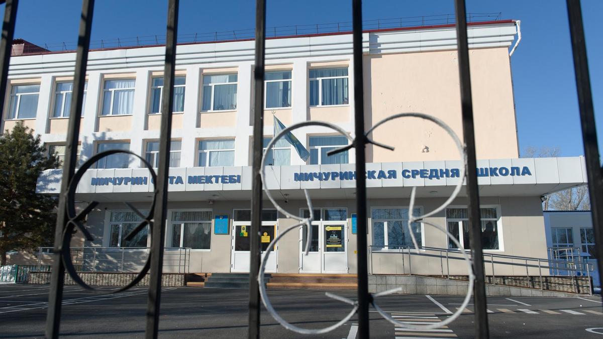 Директор костанайской школы подал в отставку после скандала с открытым письмом
