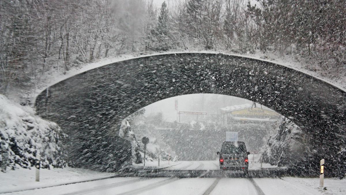 В столице Казахстана ожидаются сильные снегопады и ветер.