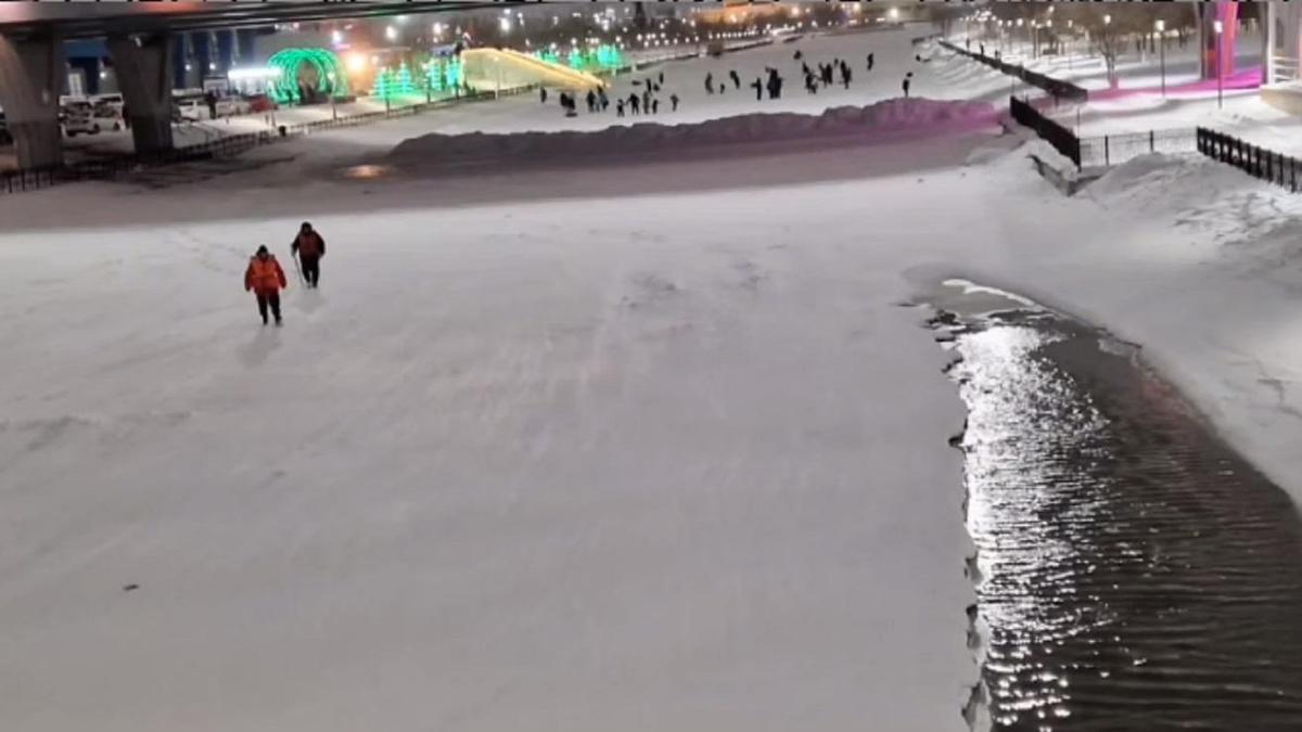 Катание на коньках на реке Акбулак запретили из-за потепления