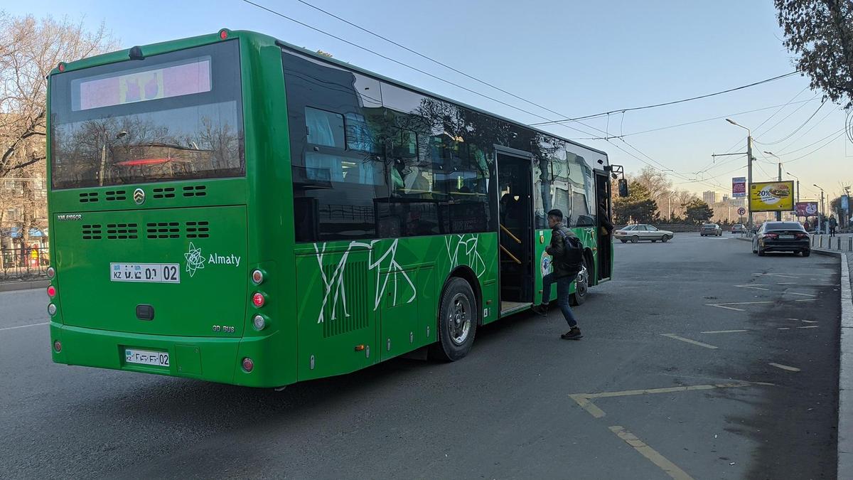 Два автобуса в Алматы временно изменят свой маршрут из-за съемок