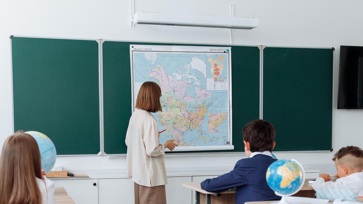 Предложено изменить дату Дня учителя в Казахстане