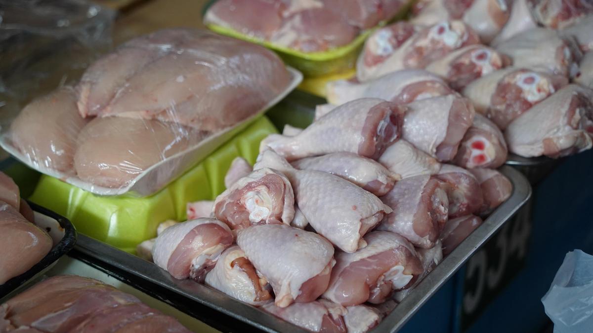 В Казахстане запрещена перекачка мяса птицы водой
