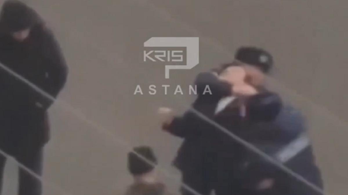 «Страшная ситуация»: силовое задержание водителя возмутило жителей Астаны