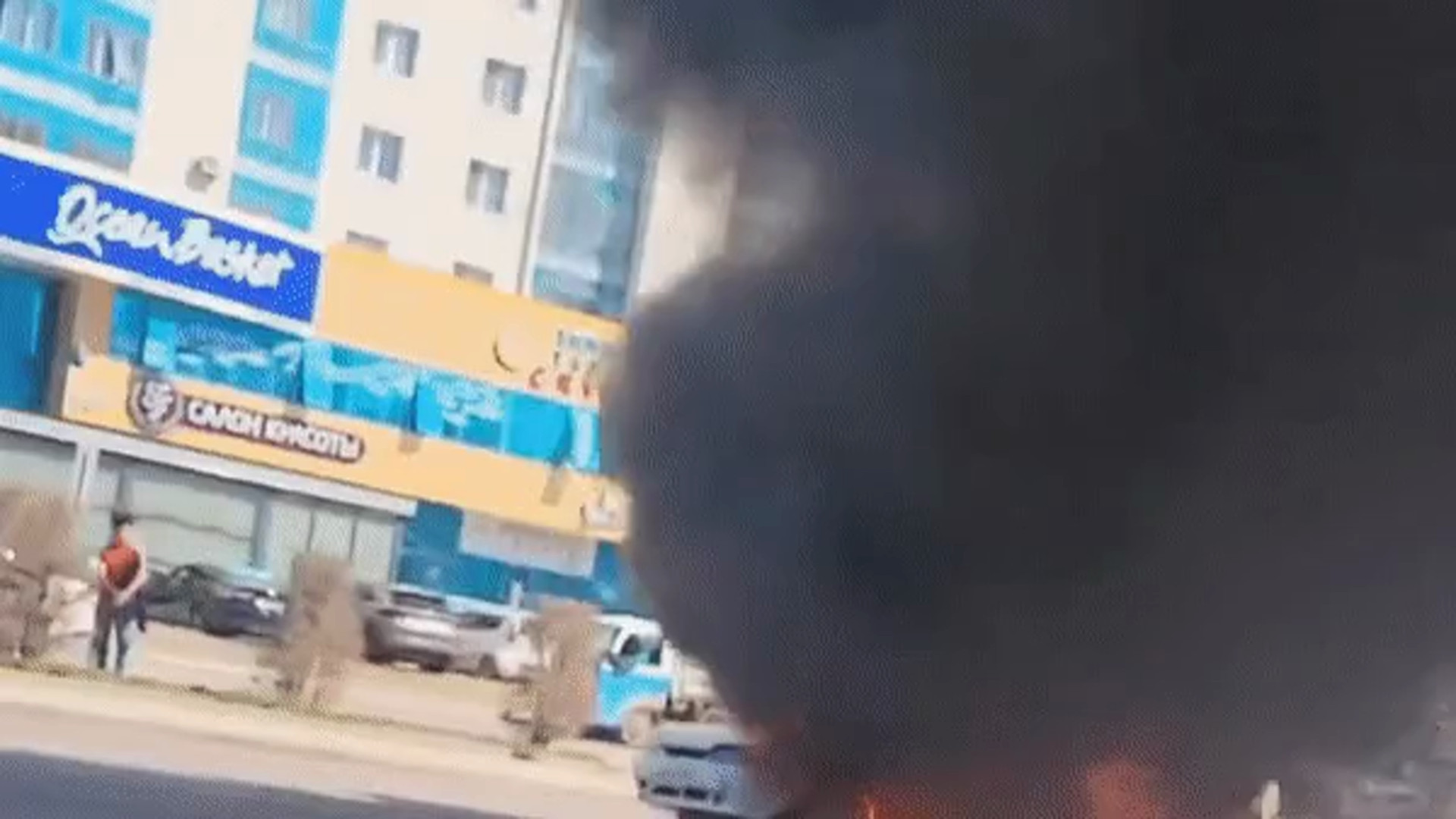 Шокирующий пожар автомобиля в Астане: что случилось 28 апреля 2023?