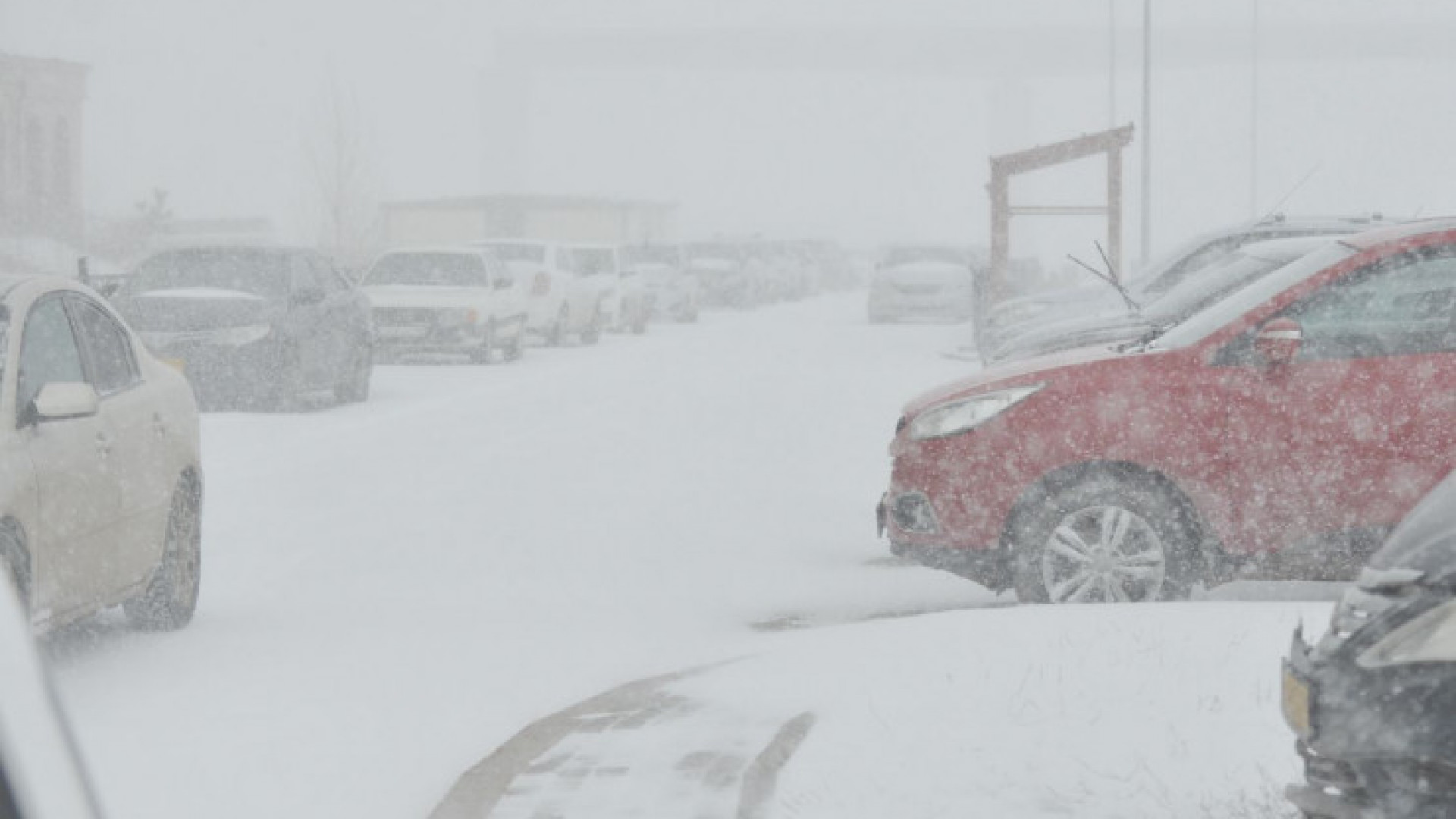 Шок! Снежная буря в Астане: дороги закрыты