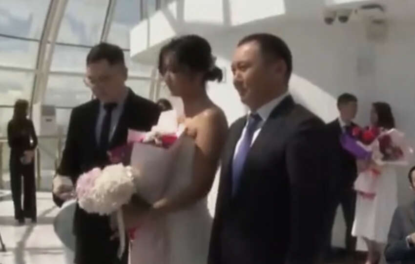 Шок! Массовая свадьба в Астане: 6 пар вступили в брак в один день!