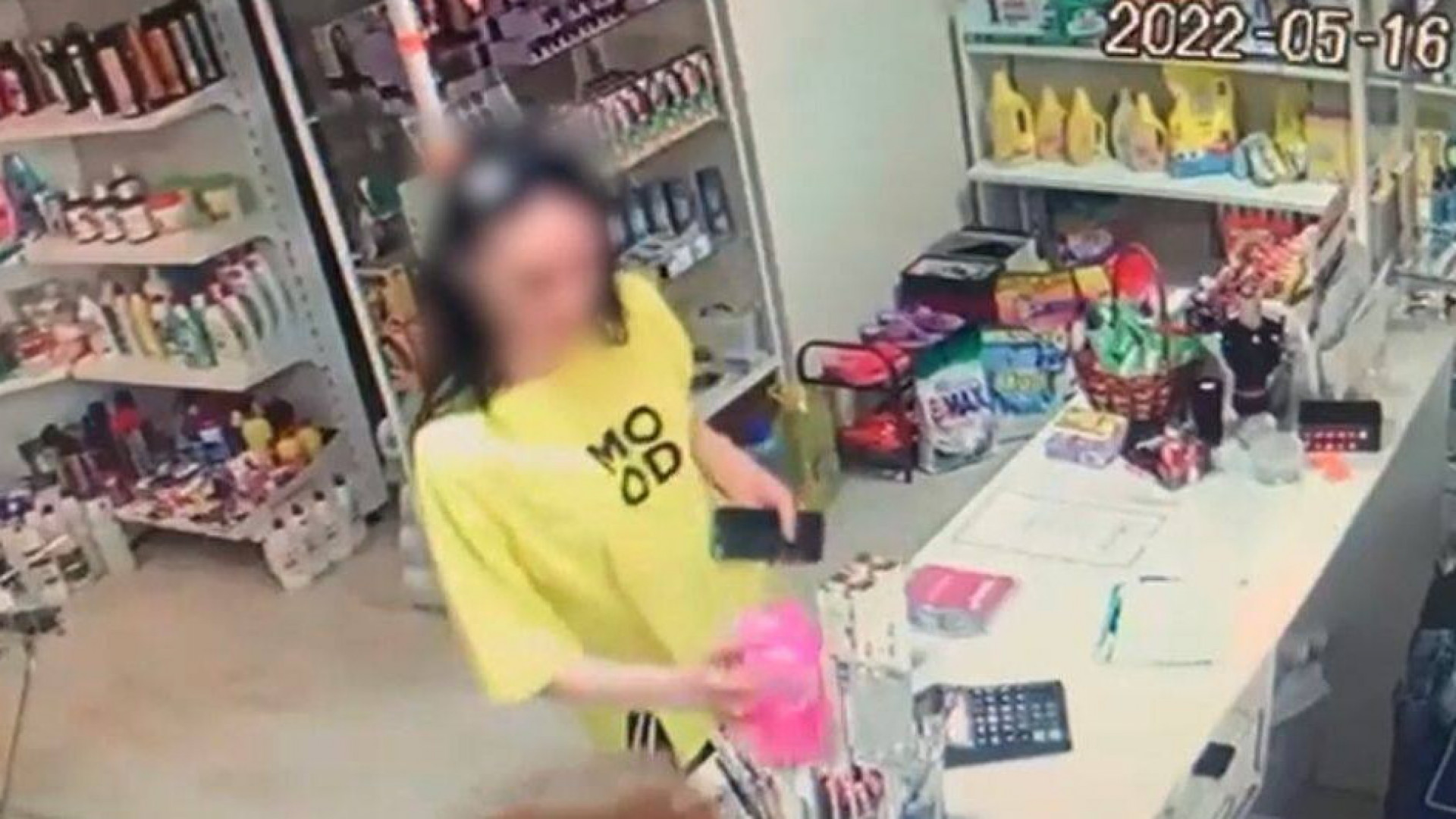 Шок! Женщина в Астане обманывала магазины с поддельными чеками!
