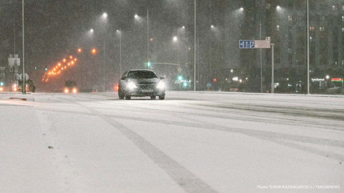 Астана в снежном плену! Полиция призывает водителей к осторожности