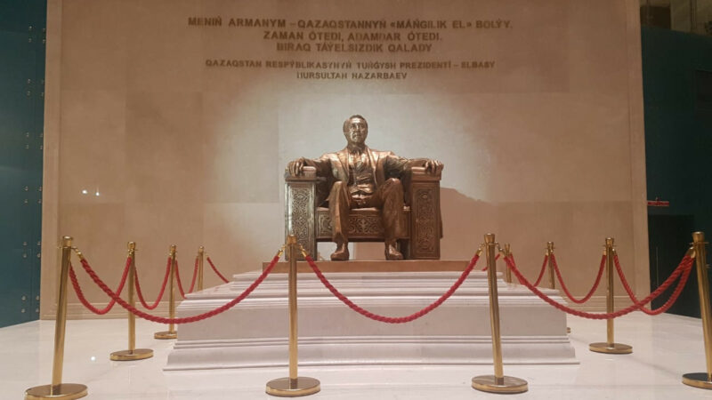 Шокирующая правда: Почему памятник Назарбаеву исчез из музея?